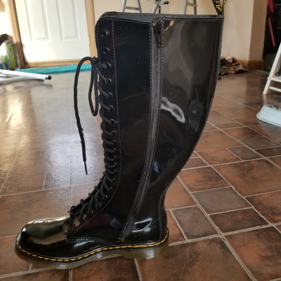Dr Martens boots - Picture 4 of 4